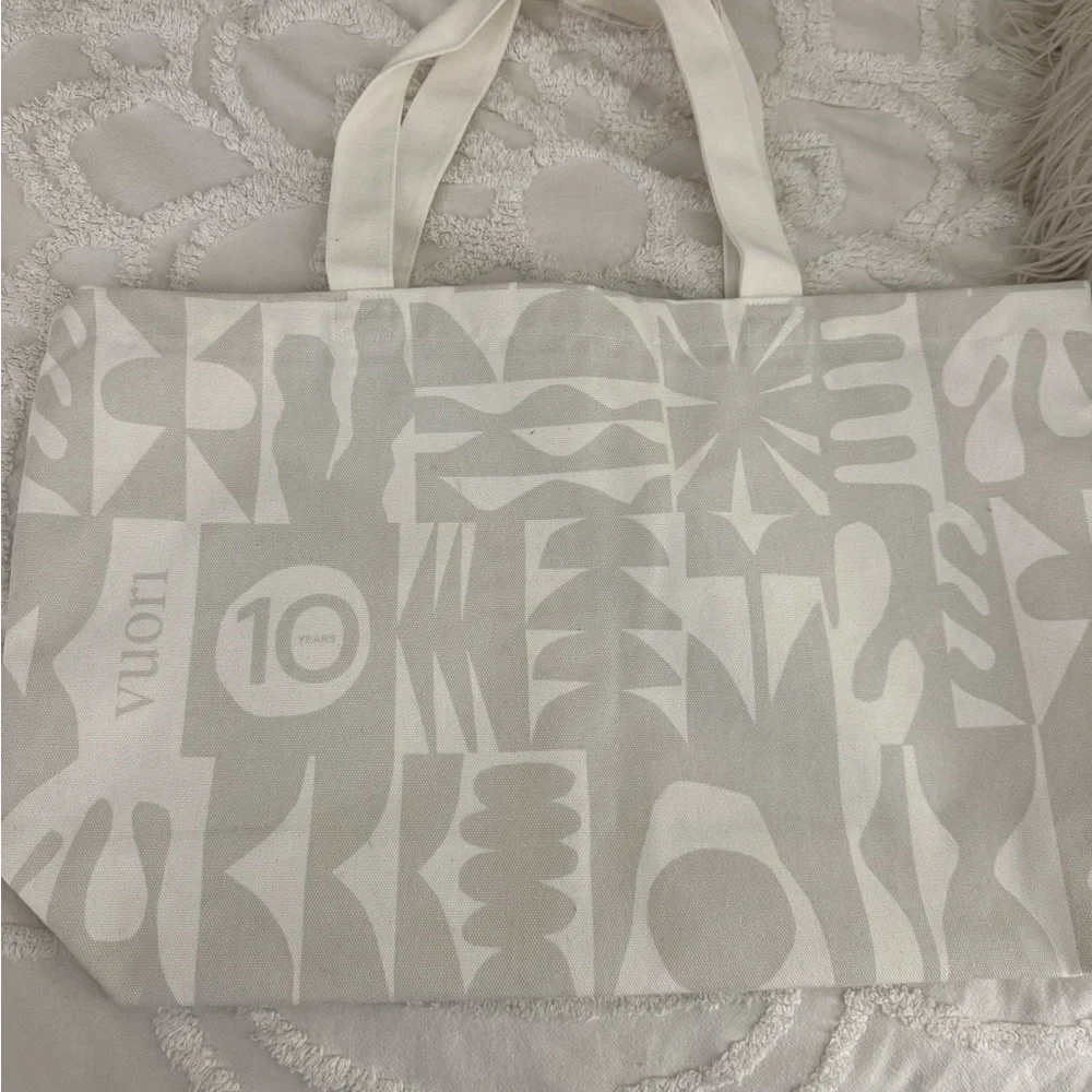 Vuori Cream White Patterned Tote Bag